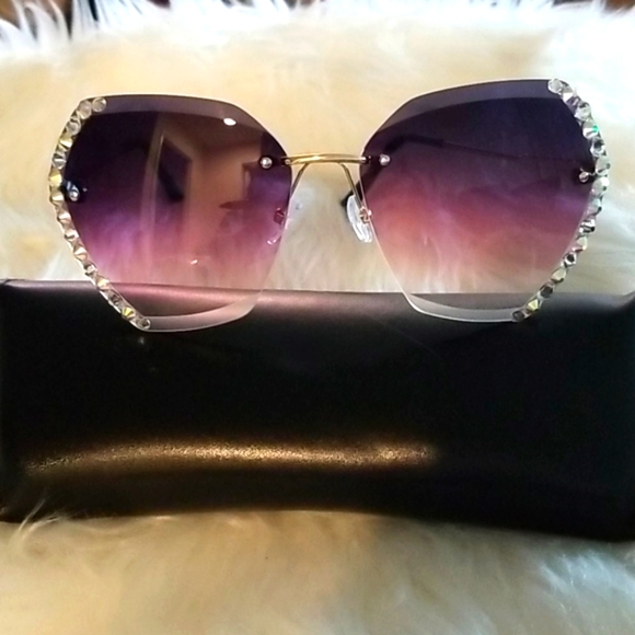 BOUTIQUE 🍏 Purple Gradient Rimless Sunglasses w/ Rhinestones - Picture 5 of 9